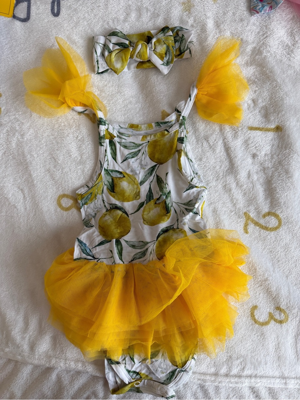 NWOT Posh peanut Lemon tulle dress with matching bow 18-24M